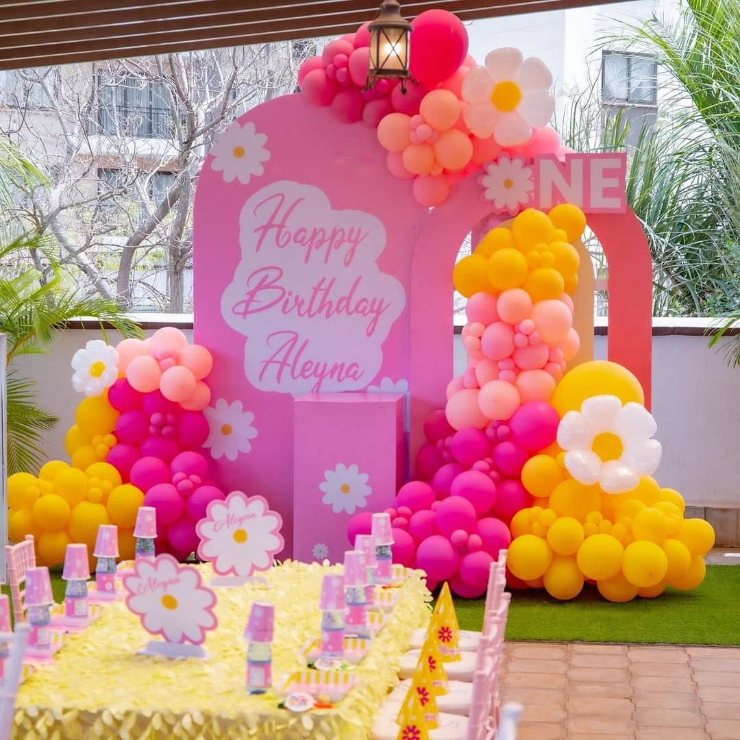 Gold and white organic balloon arch and garland decoration for hire in Nairobi, Kenya — Amazing Theme Party Planners