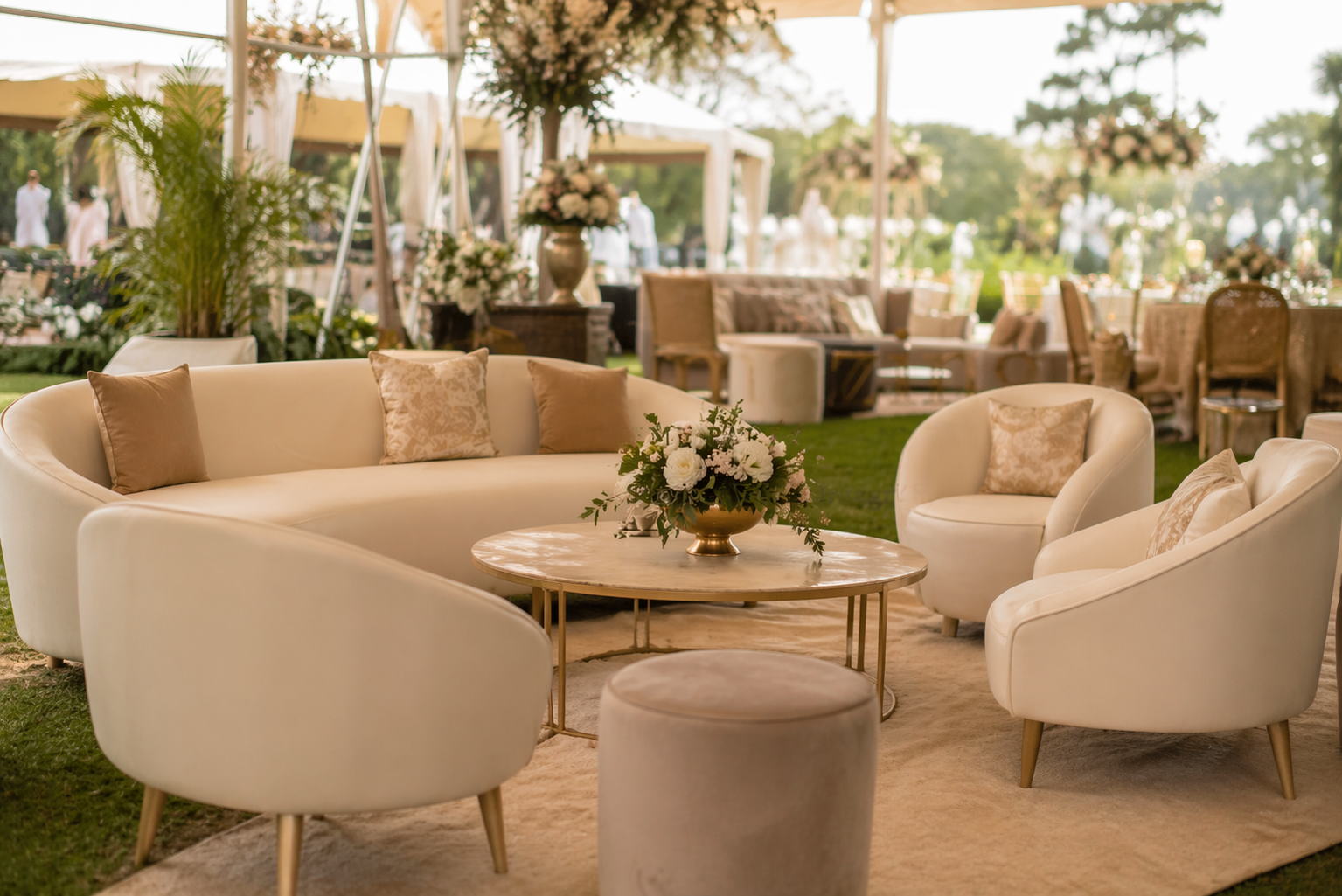 Curved-Back Executive Lounge Suite